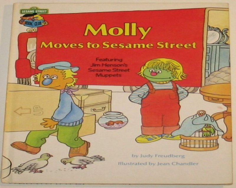 Molly moves to Sesame Street Szezám utca báb rajzos USA angol Bp.12ker