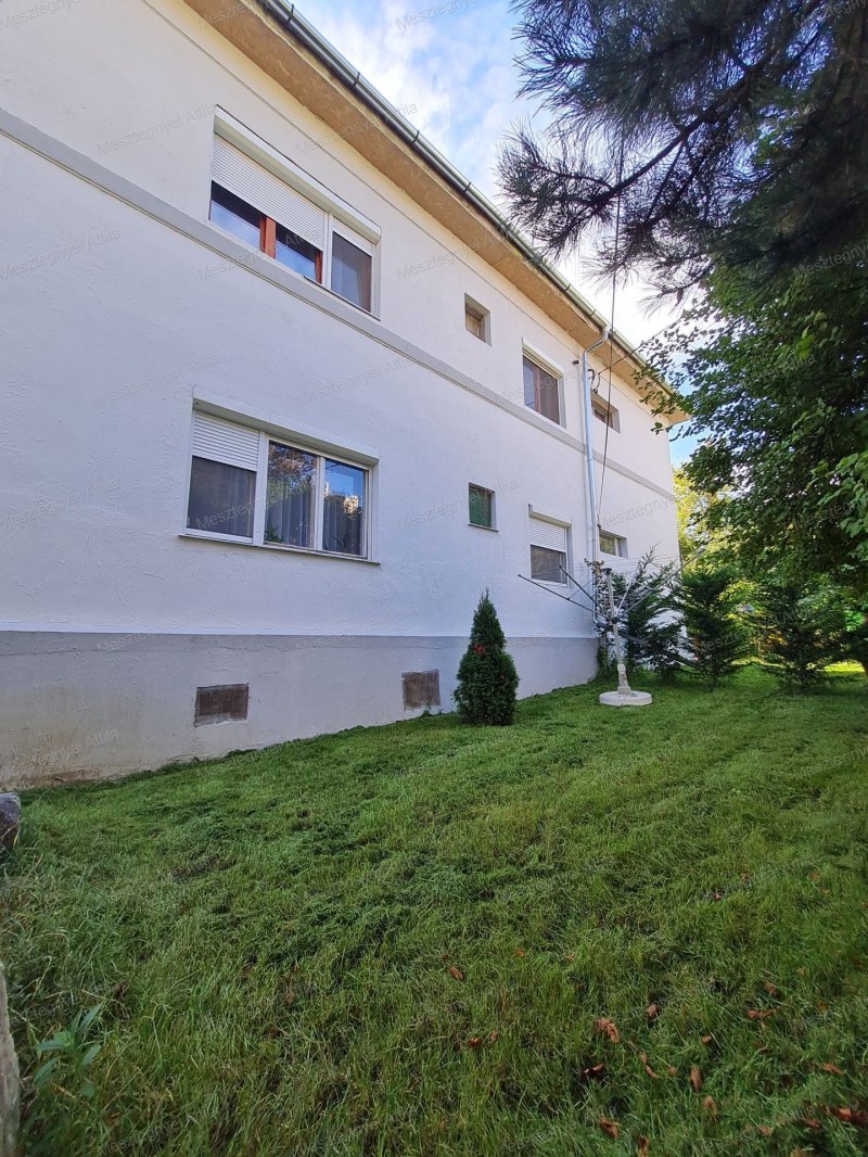 Soprontól pár percre eladó 130 m2-es, 2 generációnak is alkalmas lakás kertel, garázzsal!