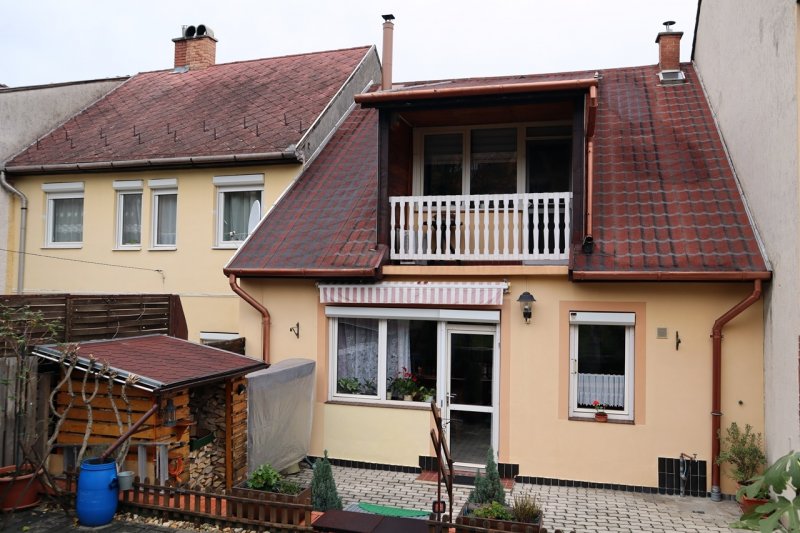 Egerben nagy, egyedi kialakítású családi ház eladó!