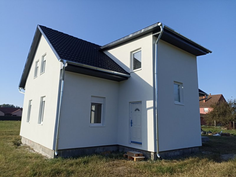Újépítésű családi ház 500 eFt/ m2 !!!!