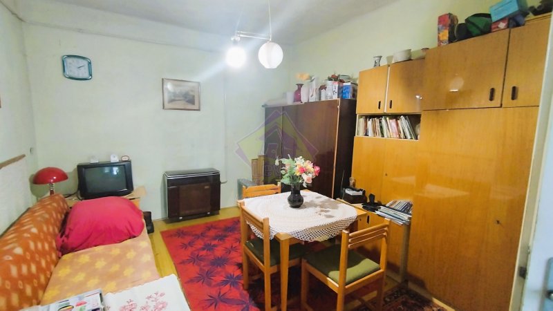 Gyula csendes utcáján eladó egy 2 szobás családi ház