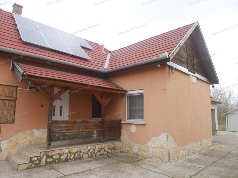 Albertirsán napelemmel szerelt szép családi ház eladó