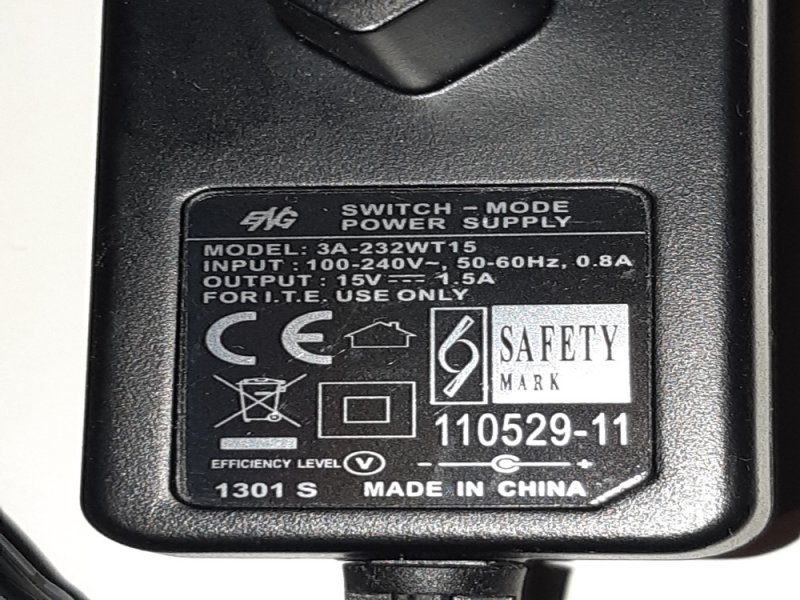 ENG Switch DC adapter 15V / 1,5A működő