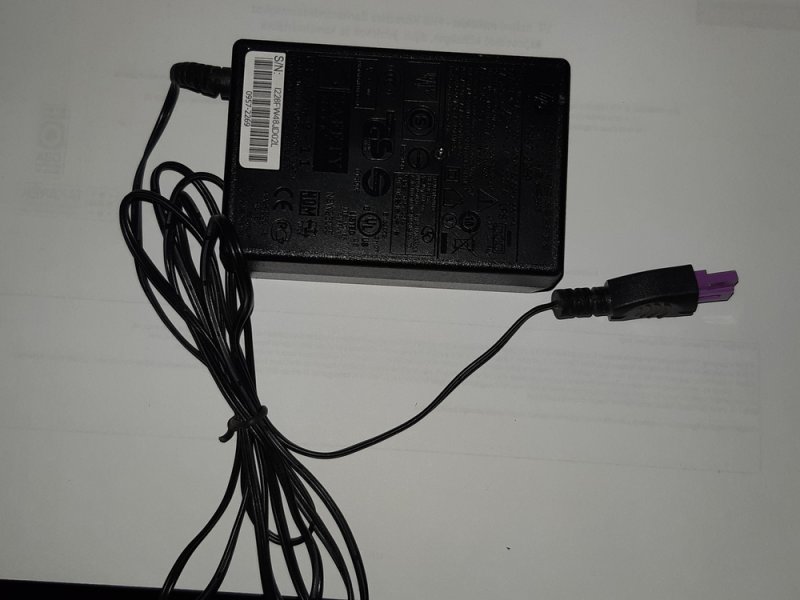 HP adapter lila dugós 32V 625mA