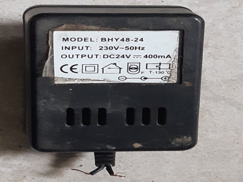 BHY48-24 DC adapter 24V 400mA működő