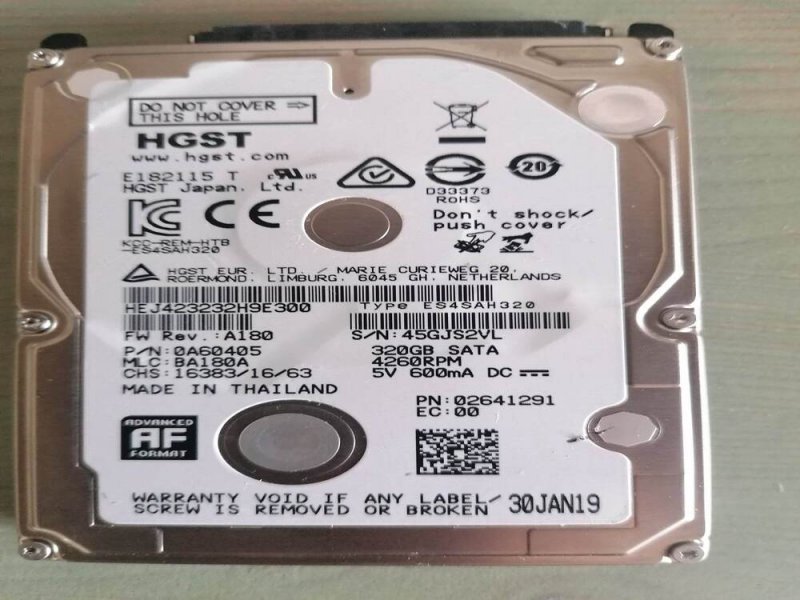 ÚJ Gyári laptop winchester HGST HEJ423232H9E300 320GB SATA 2,5"