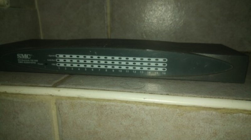 SMC EZ6516TX 16-Port 10/100Mbps switch