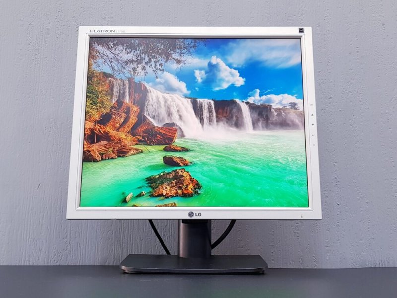 LG FLATRON L1718 S - SN monitor.