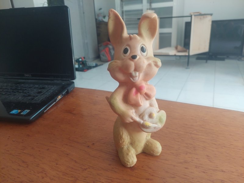 Retro sipolós gumijáték nyuszi