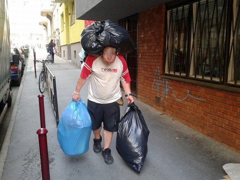 Tehertaxi költöztetés lomtalanítás sitt szállítás raktározás