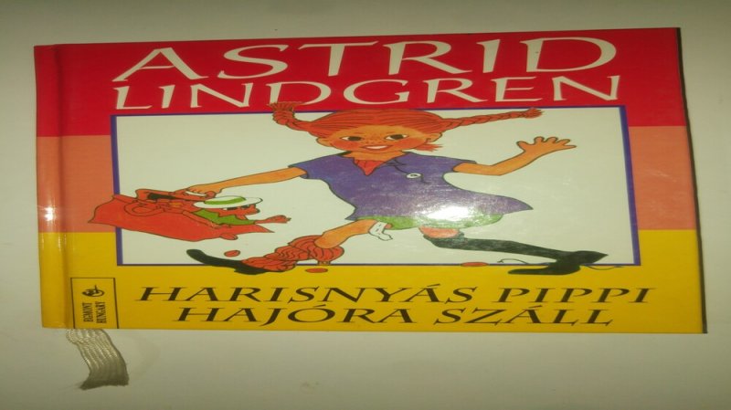 Astrid Lindgren Harisnyás Pippi hajóra száll