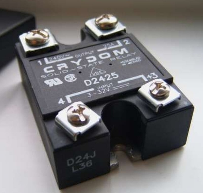 Solid State Relay ( SSR ) - Szilárdtest relé CRYDOM D2425