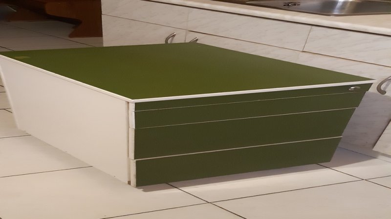 3 fiókos zöld gurulós komód 45x61cm zárható