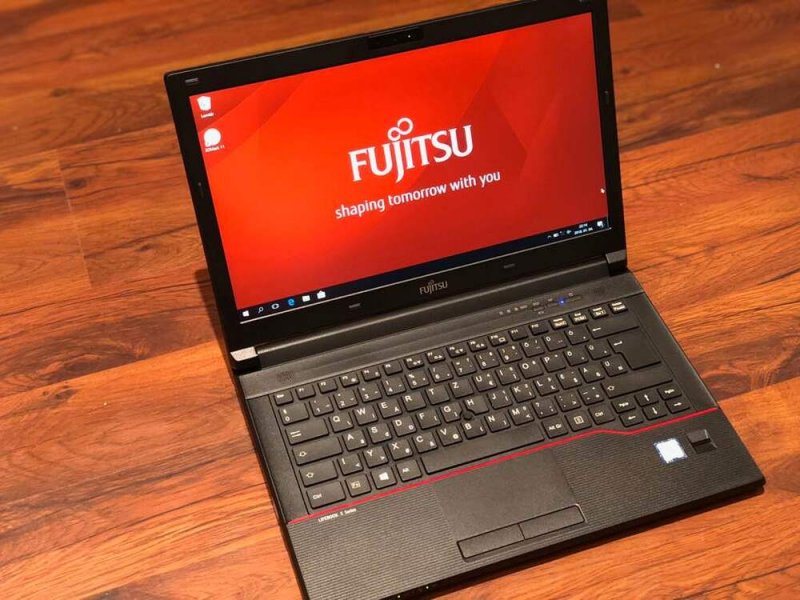 Dr-PC.hu 11.14.Gyárilag magyar billentyűvel: Fujitsu E736 (13.3")