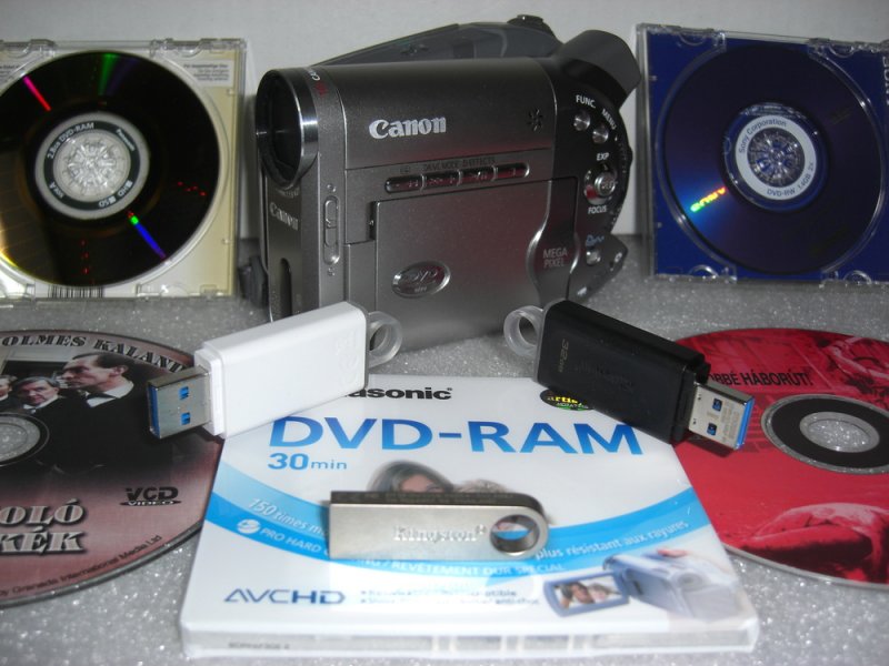 Kézi DVD kamerával készült,asztali DVD íróval másolt videófelvételek,műsoros DVD felvételek digitalizálása Led tv-n lejátszható pendrive-ra!