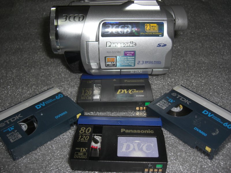 Mini dv videókamerával készített családi,utazási... videófelvételek digitalizálása DVD lemezre vagy LED tv-n lejátszható pendrive-ra Debrecenben!