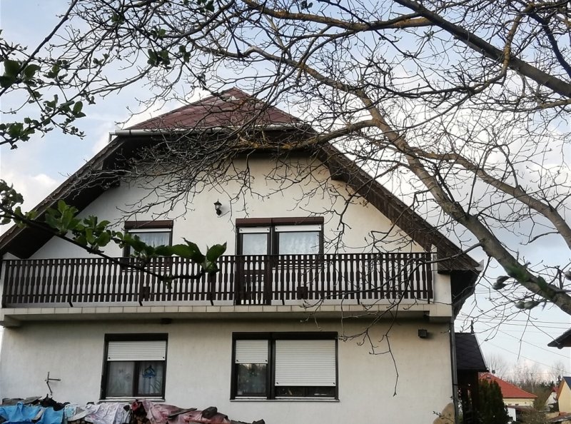Herenden 2001-ben épült, 175m2-es, kétszintes családi ház eladó