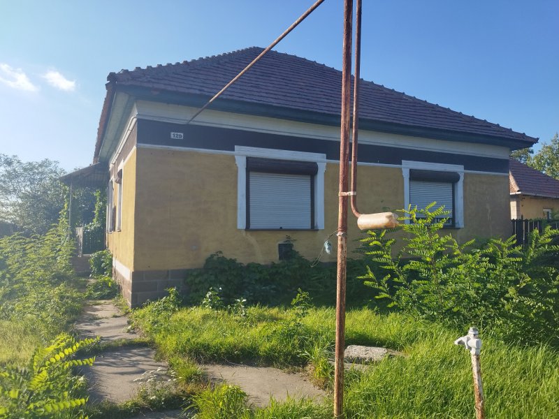 Szentistvánon felújítandó családi ház eladó