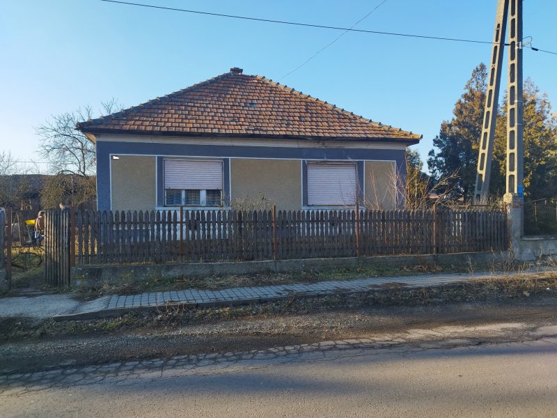 Tiszalúcon eladó családi ház