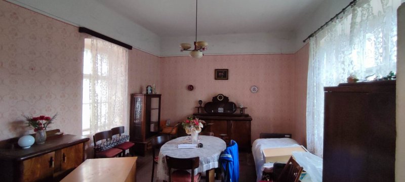 Sátoraljaújhely településen eladó felújítandó családi ház