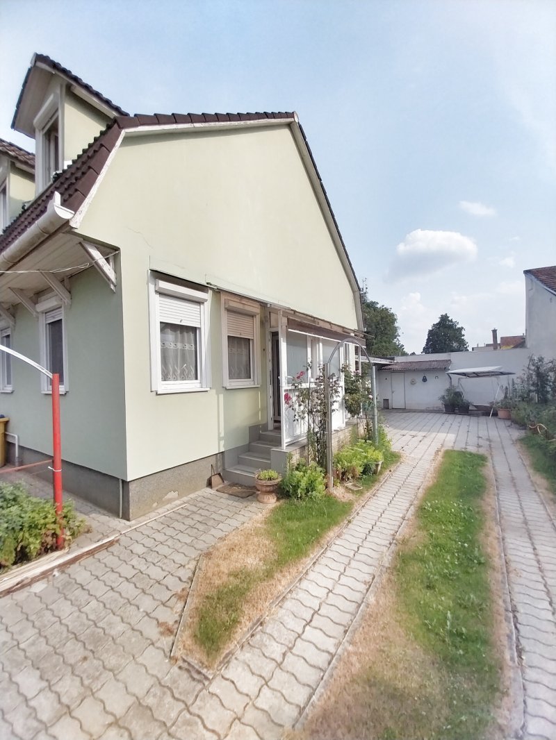  Nyíregyháza belvárosában -75 m2-es ÖNÁLLÓ CSALÁDI ház eladó 