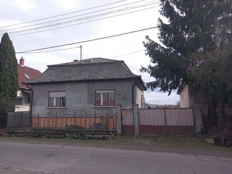 Ludányhalásziban családi ház