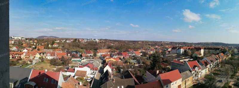 Eladó felújítandó, két szobás, panorámás lakás Eger Belváros szélén!