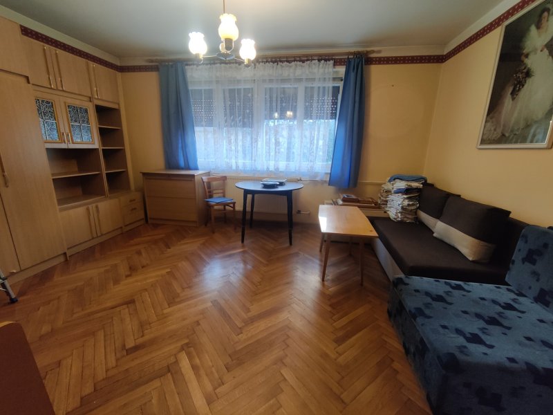 Eladó földszinti, erkélyes lakás Esztergom belvárosában!