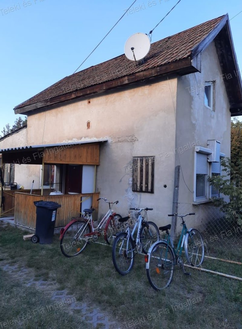Albertirsai tetőteres családiház eladó