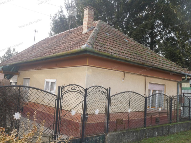 Albertirsán kisebb családiház eladó