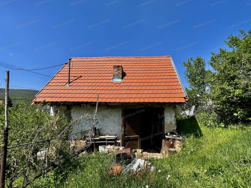 Áron alul  panorámás zártkerti ingatlan eladó!