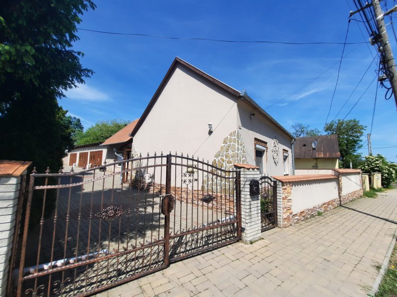 Kisbéren 160 nm hasznos alapterületű családi ház ELADÓ!