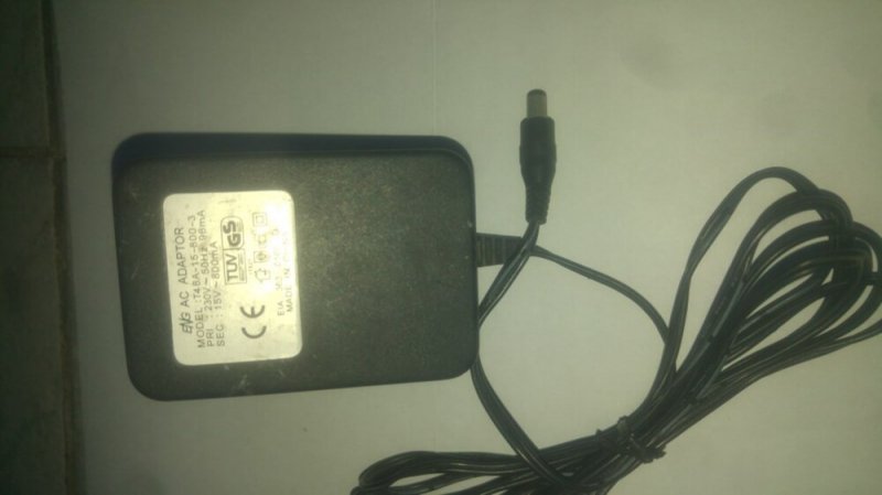 ENG AC adapter 15V 800mA működő