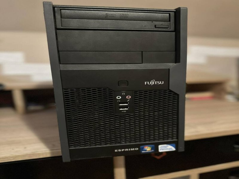 Fujitsu Esprimo P2560 PC