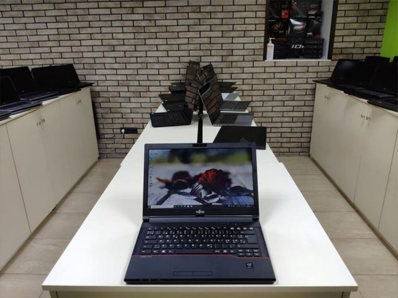 Használt laptop: Fujitsu E544 a Dr-PC-től