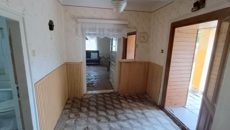 Csak nálunk! Áron alul eladó Tiszavasváriban egy felújítandó Családi ház, 568m2-es sarok telken!