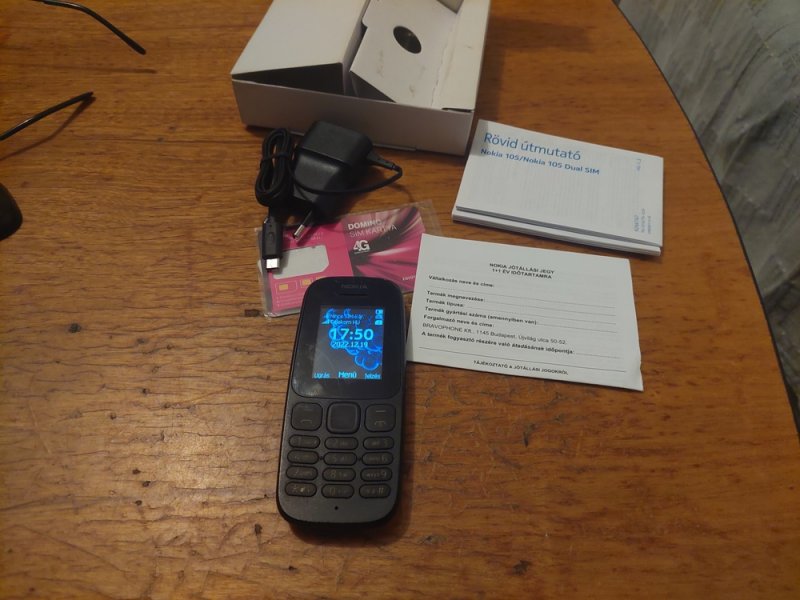 Nokia 105 Dual sim,dobozában, lámpa, rádió