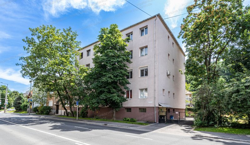 Miskolc belvárosában 100nm-es felújított lakás + garázs együtt eladó