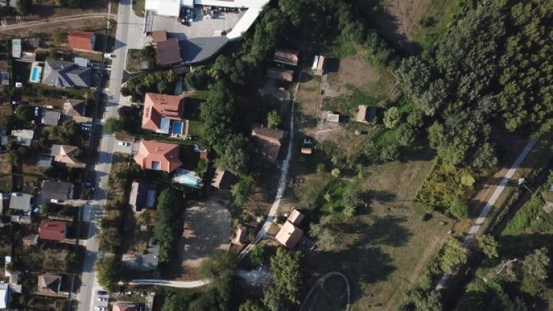 Tatabánya belterületén 10 000 nm területtel kúria eladó