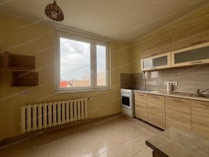 Oroszlányon, a Rákóczi Ferenc úton 1 szobás, 40 m2-es lakás kiadó