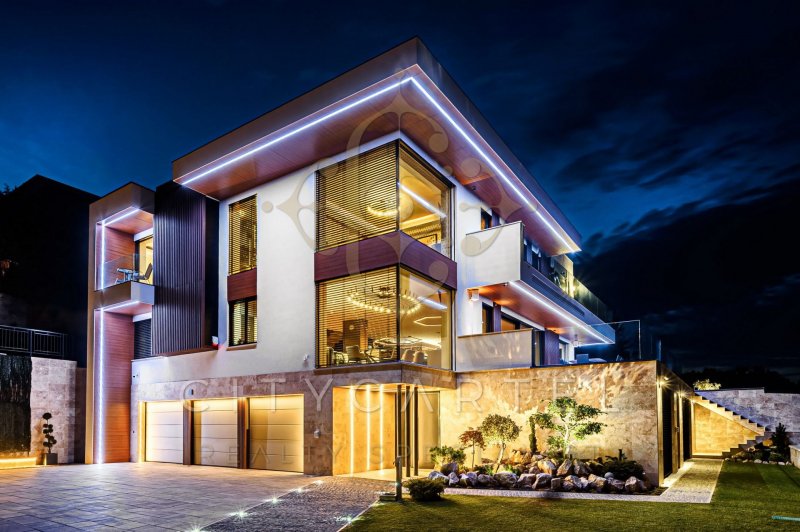Exkluzív, újépítésű, panorámás, medencés, liftes minimál Villa eladó