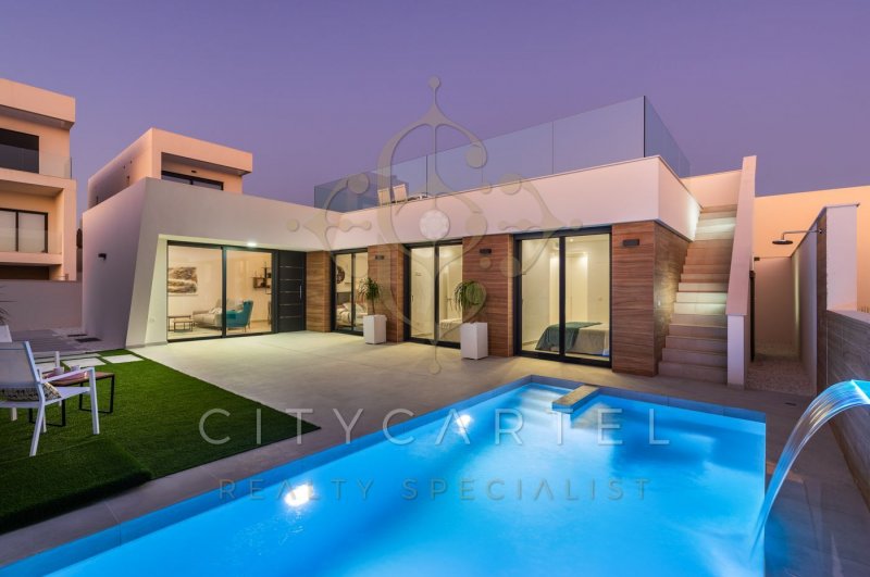 MODERN, MEDENCÉS VILLA