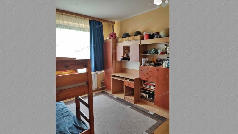 Eladó 53 m²-es,  panellakás Győrben, 1+2fél szoba, szigetelt épület, műanyag ablakok, egyedi mérők - PANEL PROGRAM