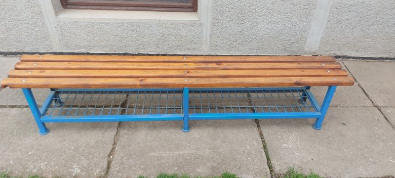 Eladó pad.