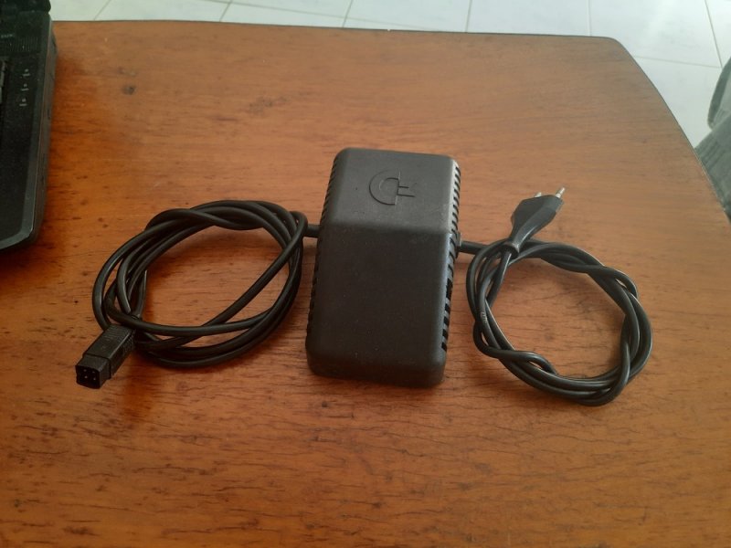 Retro Commodore plusz/4 táp eladó