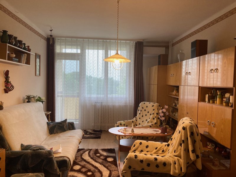 Erkélyes, klimatizált lakás kiadó