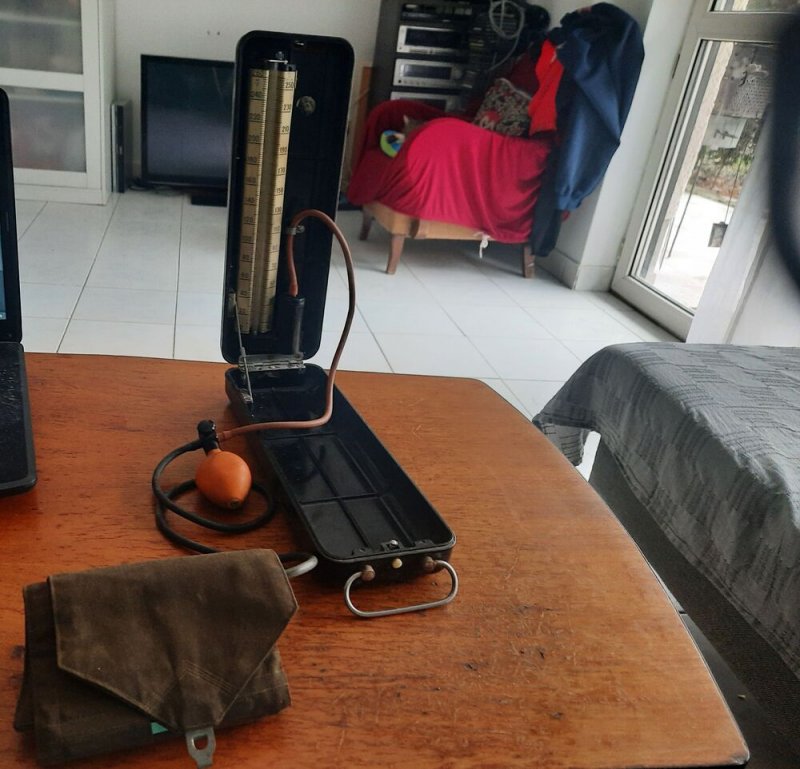 Retro higanyos vérnyomásmérő