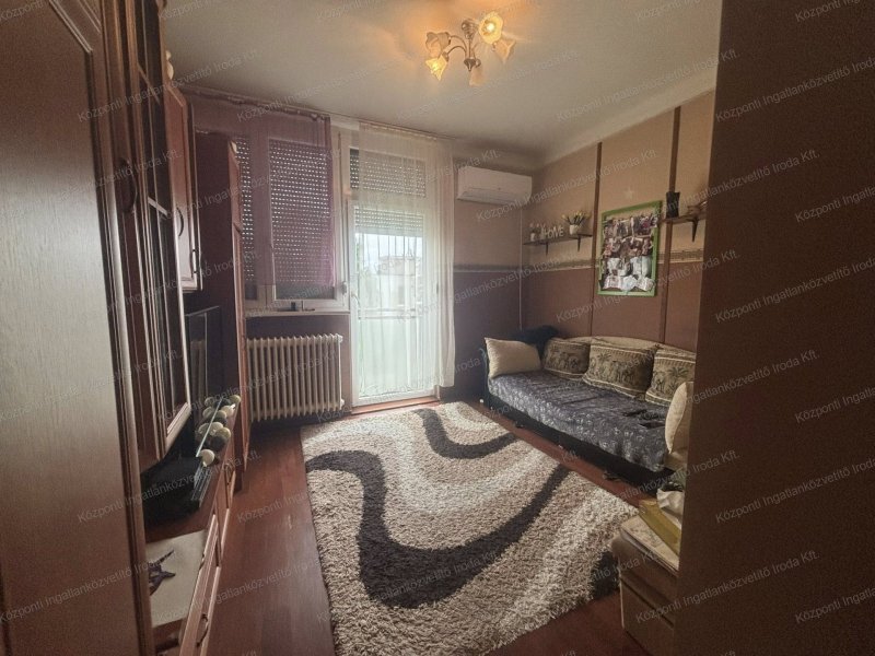 Tatabányán, Újvárosban 43 m2-es lakás eladó