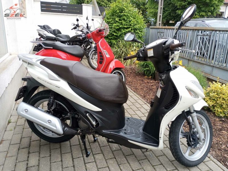 Suzuki Sixteen 125 (2011)