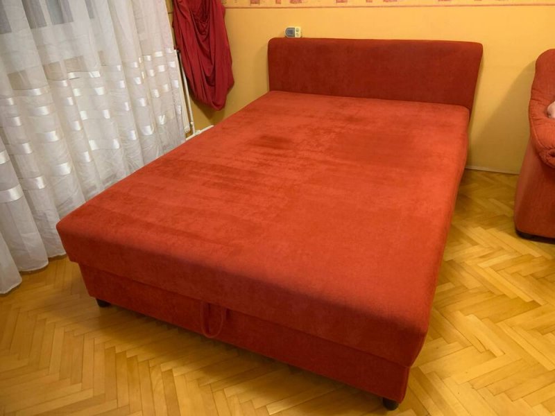 Franciaágy szivacsal befűzött rugós ágy